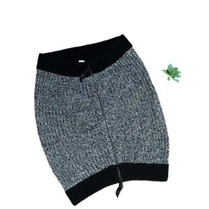 LULULEMON Falling Freely Merino Wool
Knitted Neck Warmer Zip Up Scarf